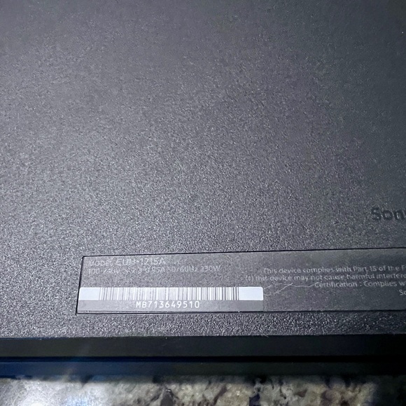 Sony PlayStation 4 Console Bundle - Black 500GB - Picture 7 of 8